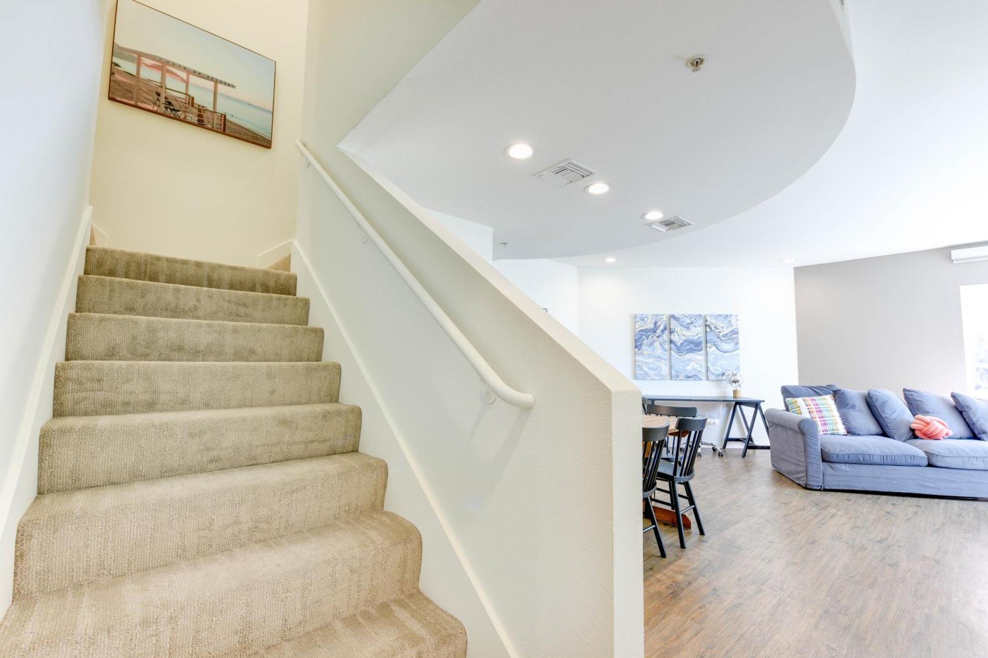 Wake Up On The Waters Edge Apartment *